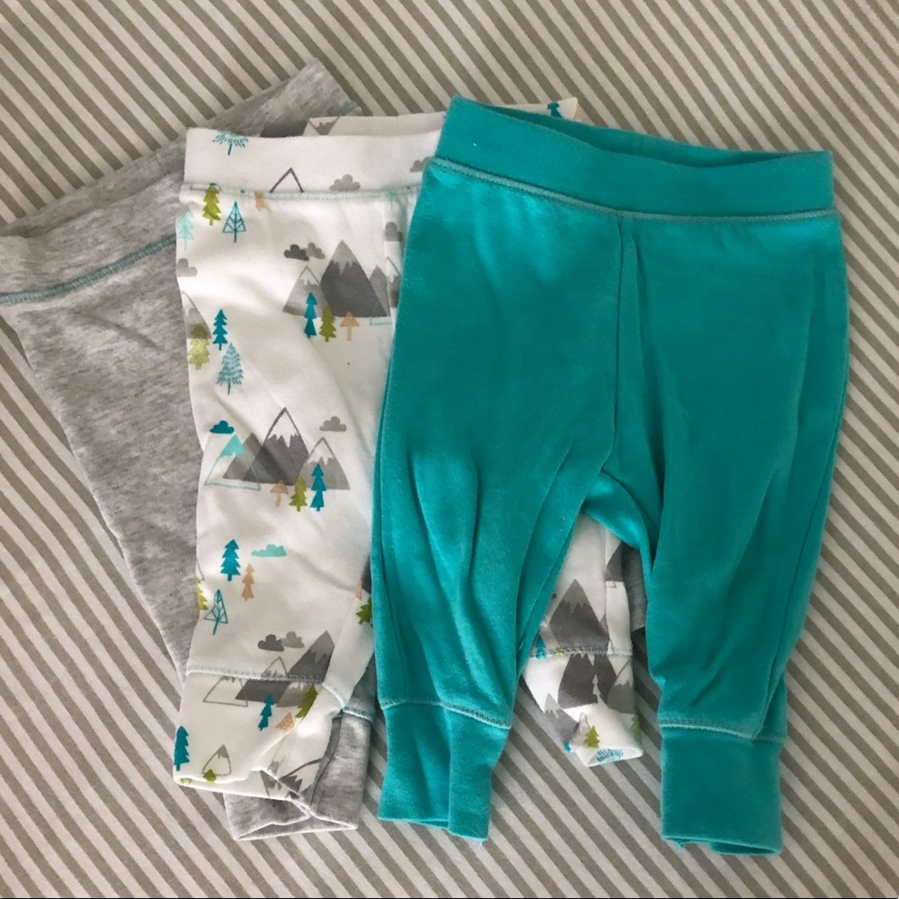 3 pair of sweatpants size 3-6 months